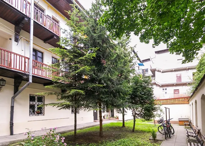 Fall In Apartment Krakau